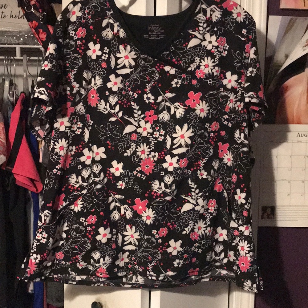 Loped up Cherokee scrub top